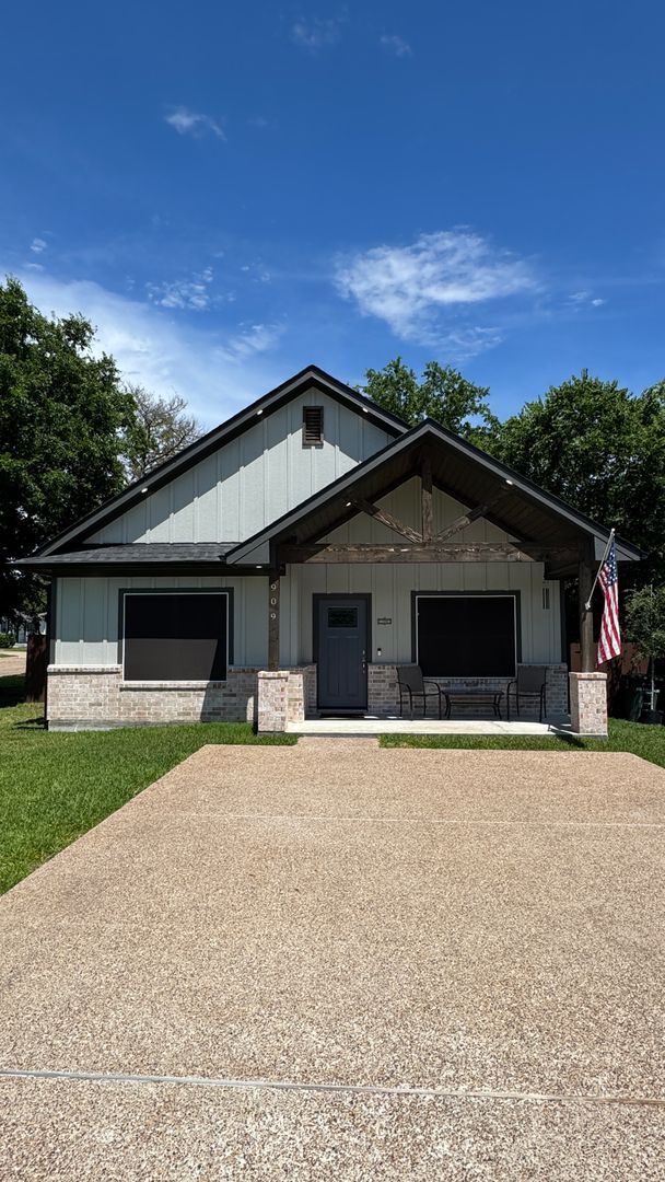 Building Photo - Gorgeous 3/2 House Corner Lot in Downtown Bryan w/ July Move In!