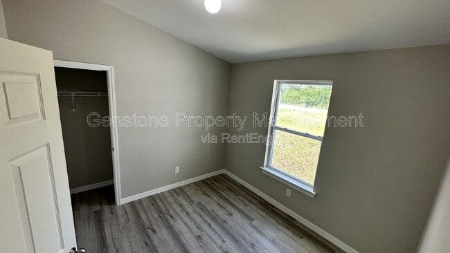 Photo - 327 Lester Ave S