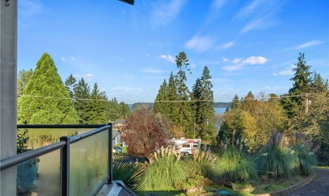 Photo - 9721 Glacis Dr NE Unit Main Upstairs