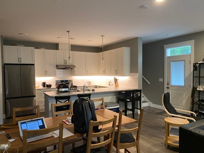 Photo - 1801 Hallen Ave Unité 8