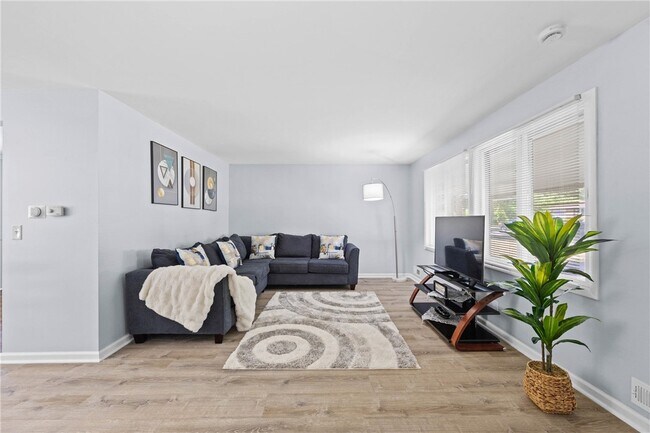 Photo - 189 Lawson Rd