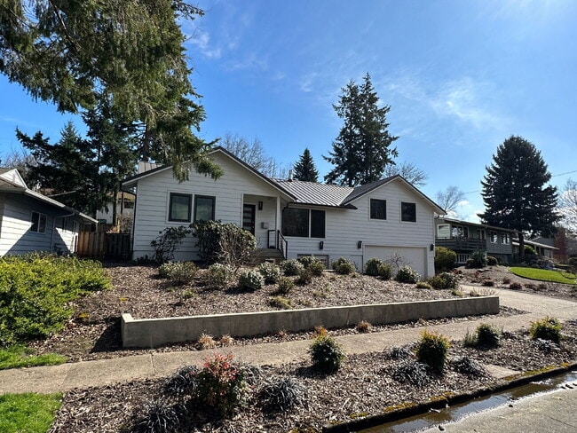 Building Photo - Beautiful Home in Cedar Hills/Commonwealth...