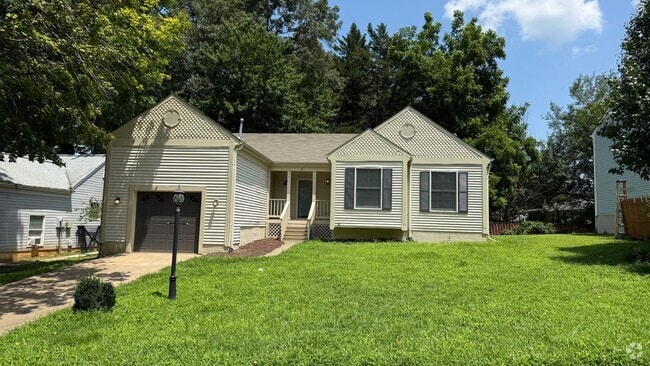 Building Photo - Newly Refreshed Rambler in Convenient Loca... Rental