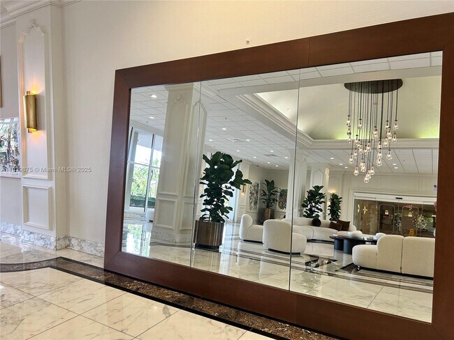 Photo - 5600 Collins Ave Unidad 15V