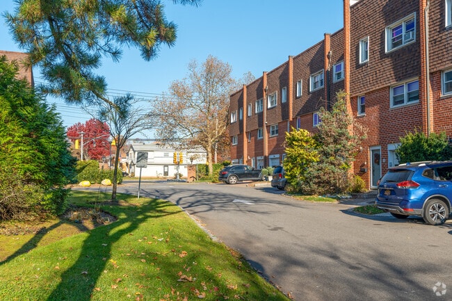 Photo - Yacht Club Cove