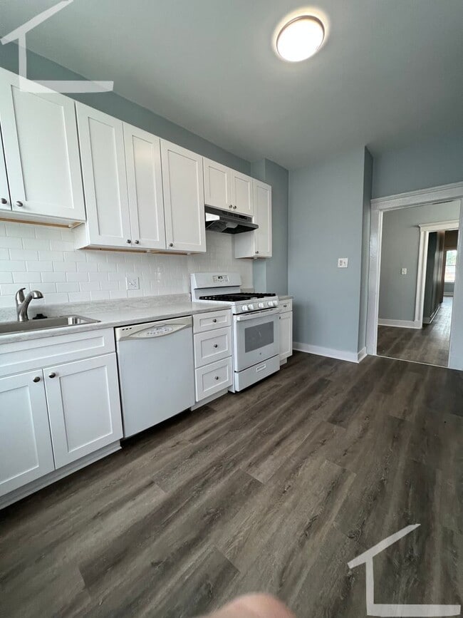 Building Photo - 3 bed in Allston now. No broker fee!