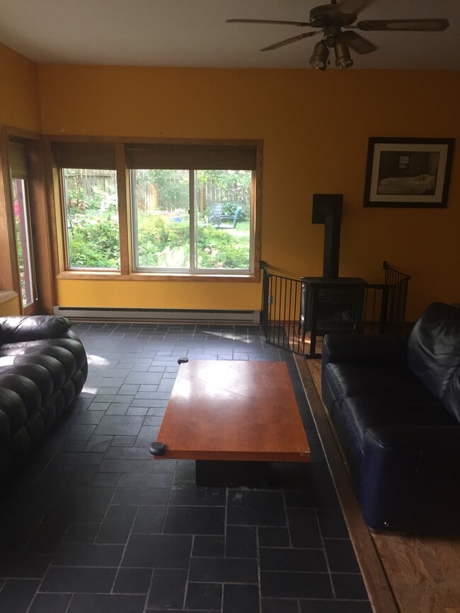 Photo - 114 Bedford St SE