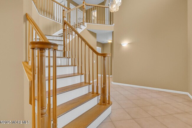 Photo - 220 Whalepond Rd