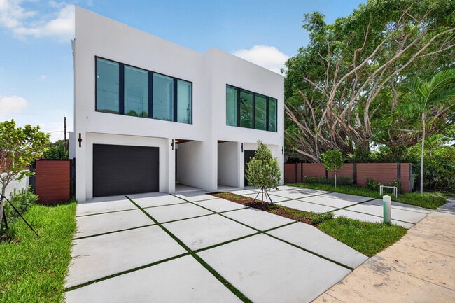 Photo - 704 SW 9th St