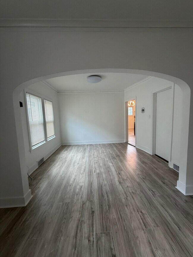 Photo - 1033 Lathrop Ave