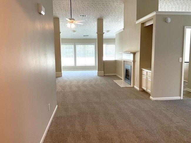 Photo - 310 Ballyshannon Dr