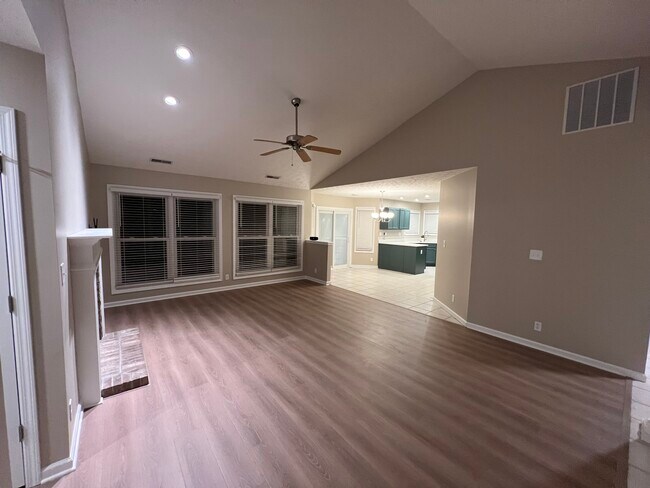 Photo - 2220 Bobolink Dr