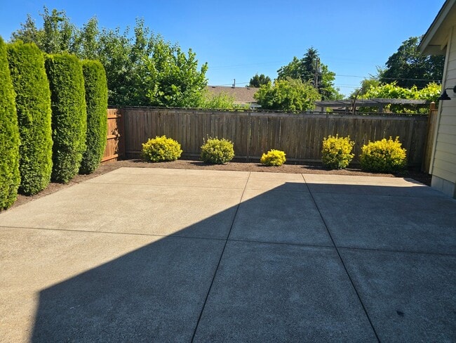 Photo - Beautiful 3 Bedroom Off Gilham