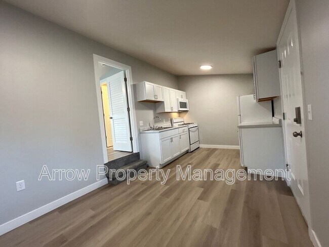 Photo - 877 N 26th St Unidad 307