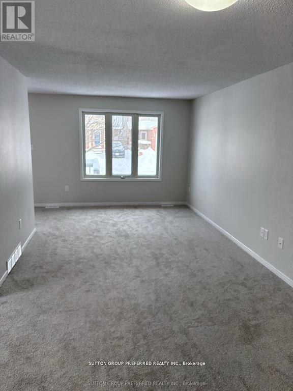 Photo - 331 Simpson Crescent