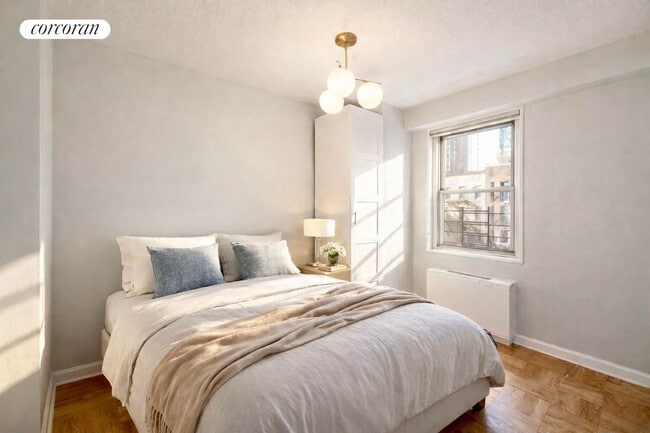 Photo - 300 E 40th St