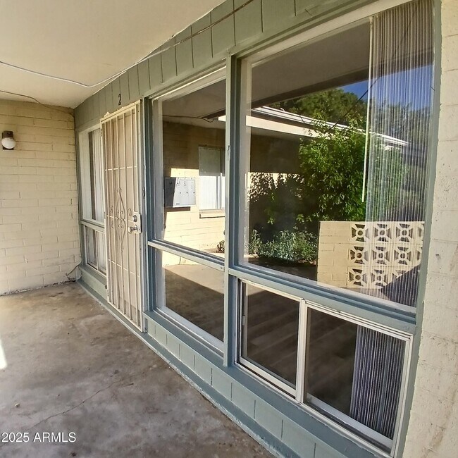 Building Photo - 511 W Maryland Ave Unit 2 Rental