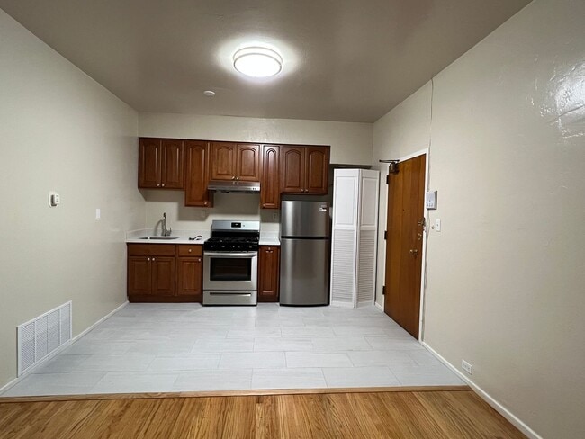 Photo - 841 Clay St Unit 4