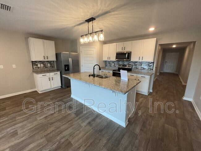 5583 Guinevere Ln