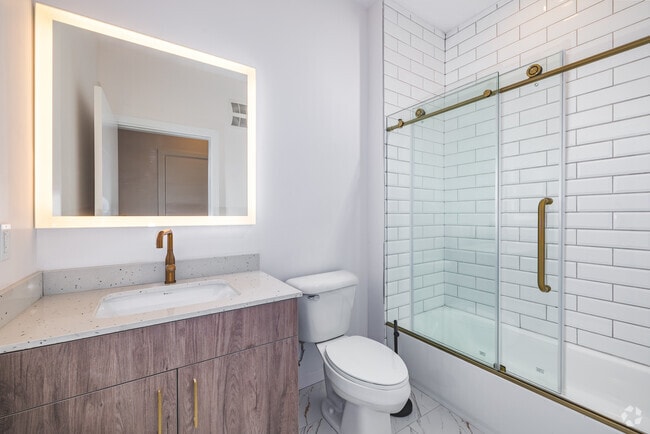 2BR, 2BA - 1,058SF - Second Bathroom