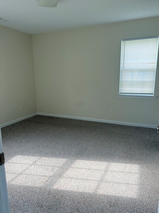 Photo - 1525 VINTAGE HILL APTS