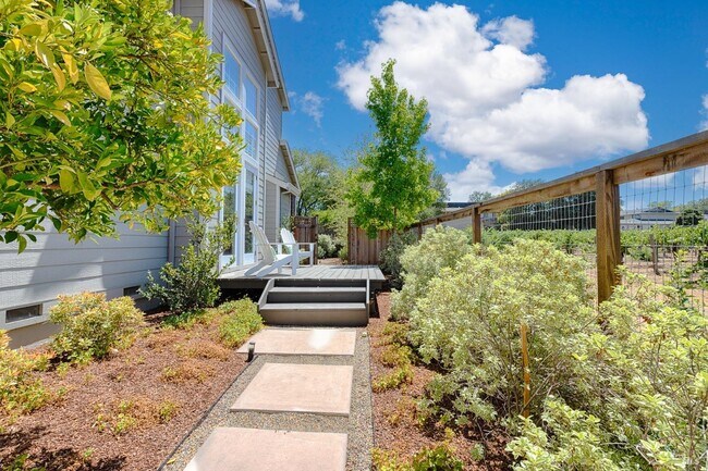 Photo - 704 Hunt Ave