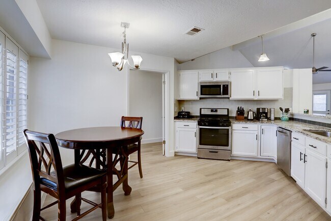 Photo - 6819 Yardley Dr