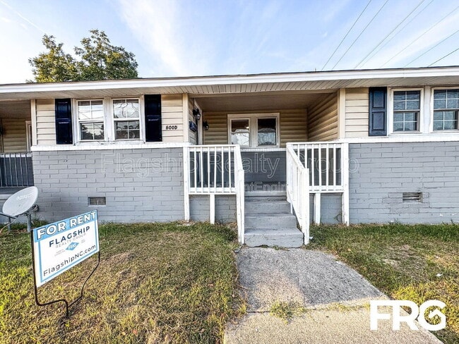 Building Photo - 600 Howell St Unit D