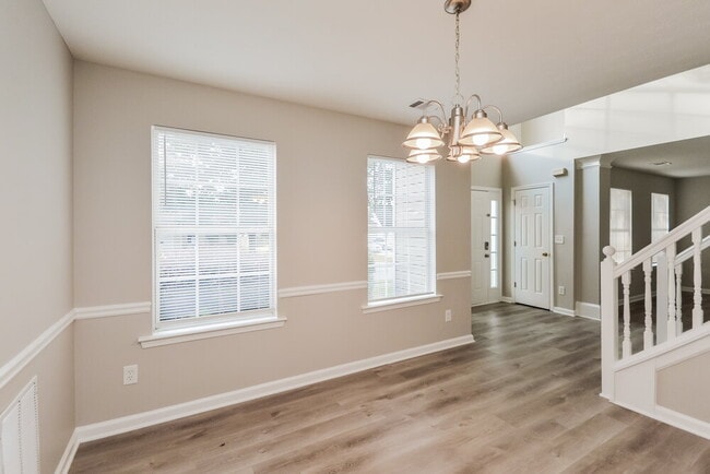 Photo - 95 Hazelhurst Dr