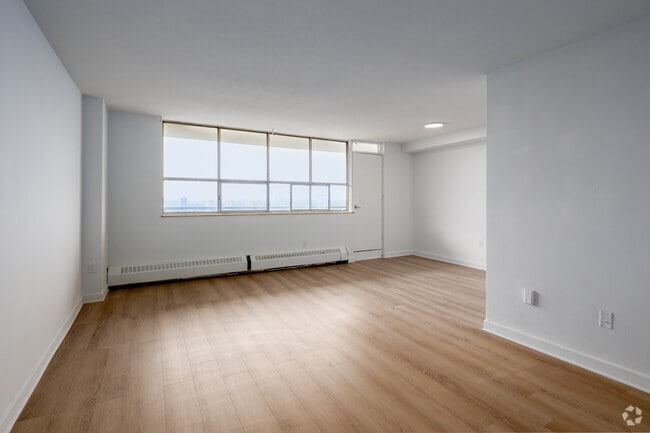2 BR, 1 BA - 1,050 SF