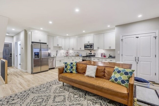 Photo - 142 W 8th St Unidad 142 W 8th #1