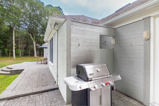 Photo - 6 Clover Leaf Ln