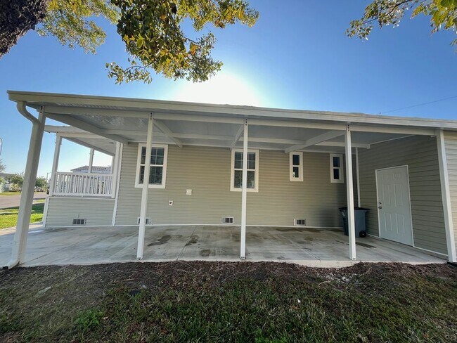 Photo - 239 Sable Dr