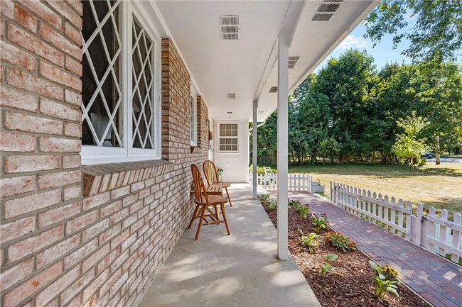 Photo - 178 S Main St