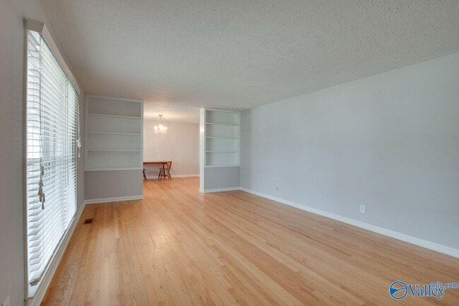 Photo - 2508 Gladstone Dr NE