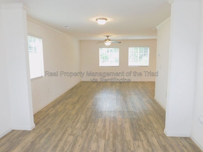 Photo - 719 Torbay Dr