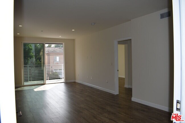 Photo - 4504 Colbath Ave