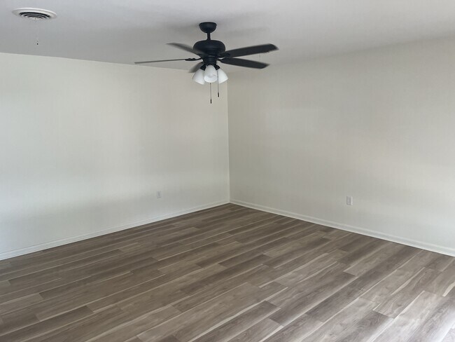 Photo - 13 Meadowbrook Dr
