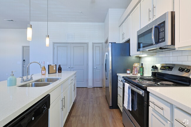 1BR, 1BA - 840SF - Kitchen