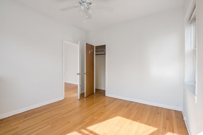 Photo - 2453 Clark N St Unidad 3