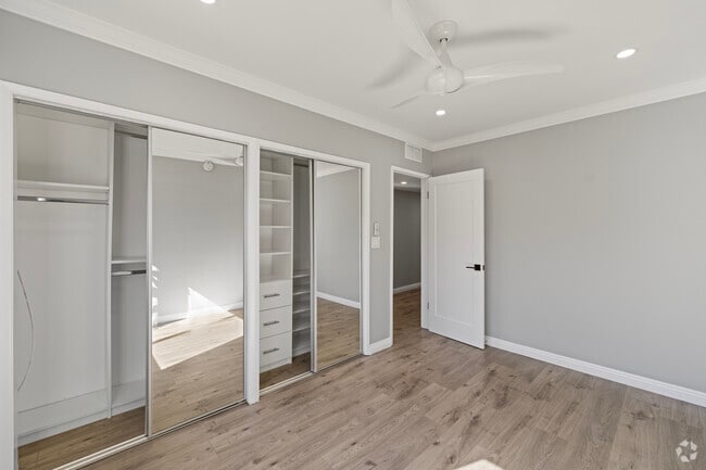 2BR, 2BA - 900SF