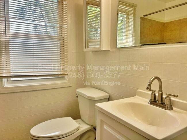 Photo - 17322 Greenfield Rd