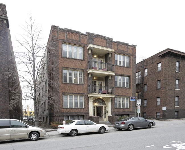 1525 Lasalle