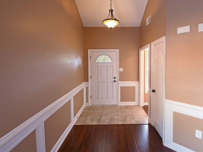 Photo - 3 Bedroom, 2 Bathroom Near S Walnut bend and Wolf River Blvd
