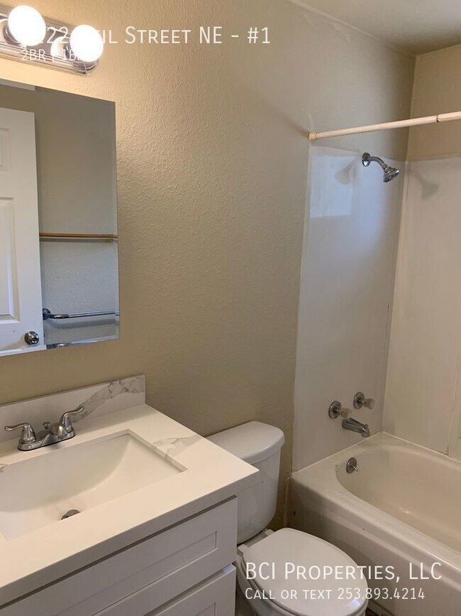 Photo - 1122 Neil St NE Unidad #1