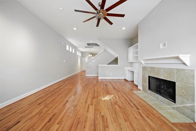 Photo - 650 Westcross St