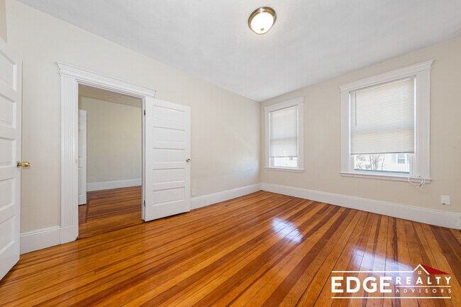 Photo - 28 Montfern Ave Unit 3