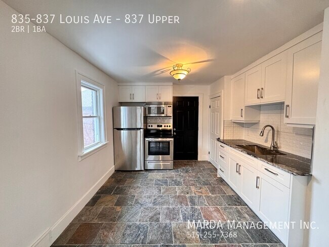 Photo - NEWLY RENOVATED 2 BED/1 BATH UPPER W/ LARGE DECK + 40% OF UTILITIES Unité 837 Upper