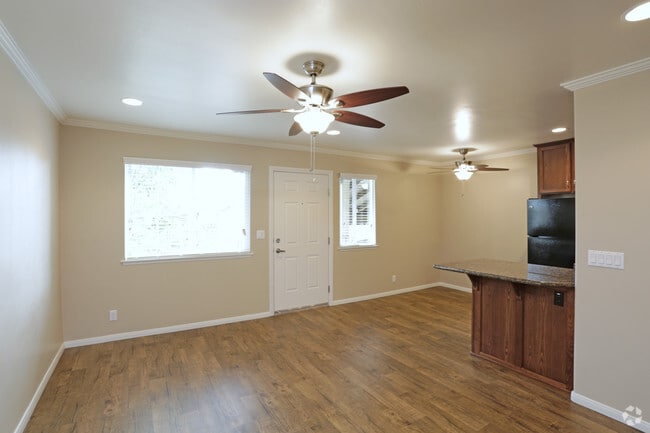 2 BR, 1 BA - 720 SF - Crandall Apartments - 3-Weeks Off with a 1...