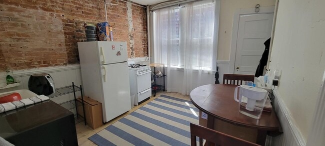Building Photo - 76 Myrtle St Unit 7